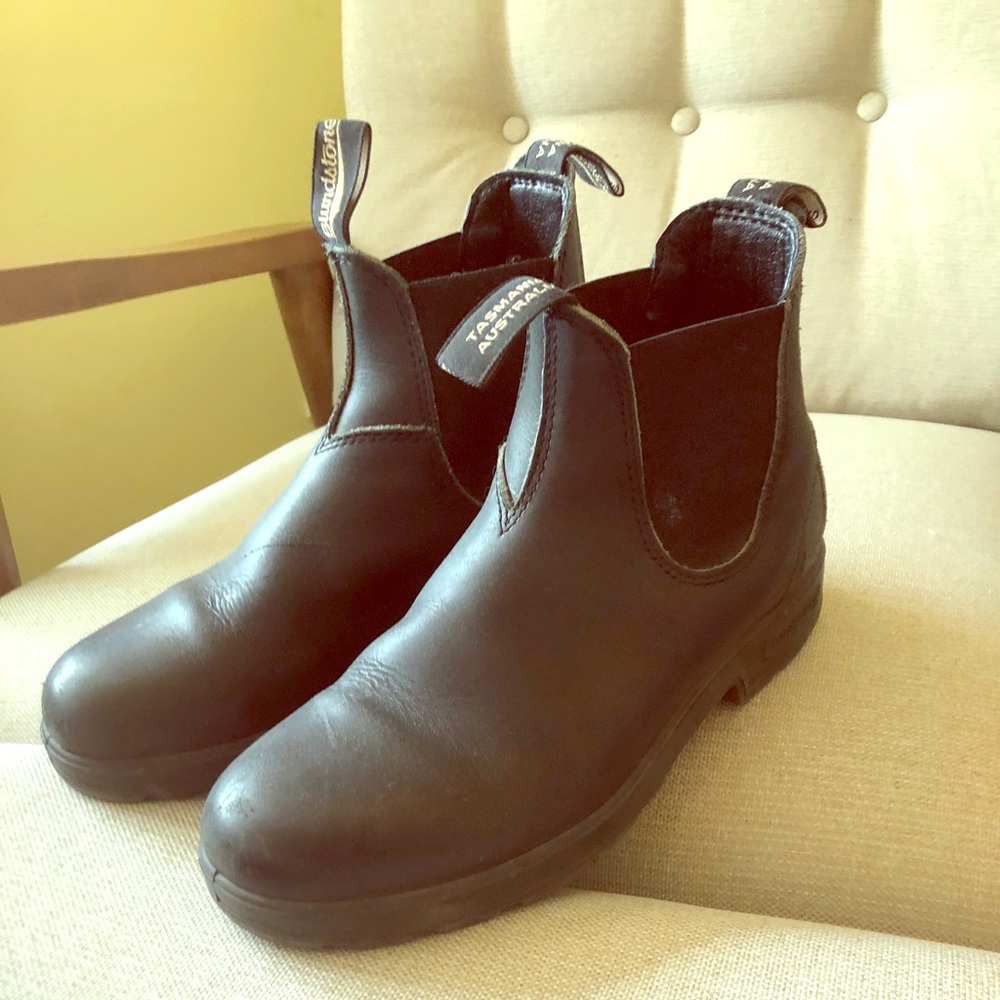 Lightly worn blundstone boot